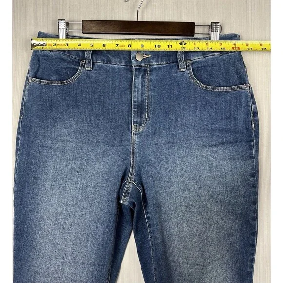 Chicos Women's Denim Capri Size 1 32x20 Medium Wash GUC - Picture 7 of 10